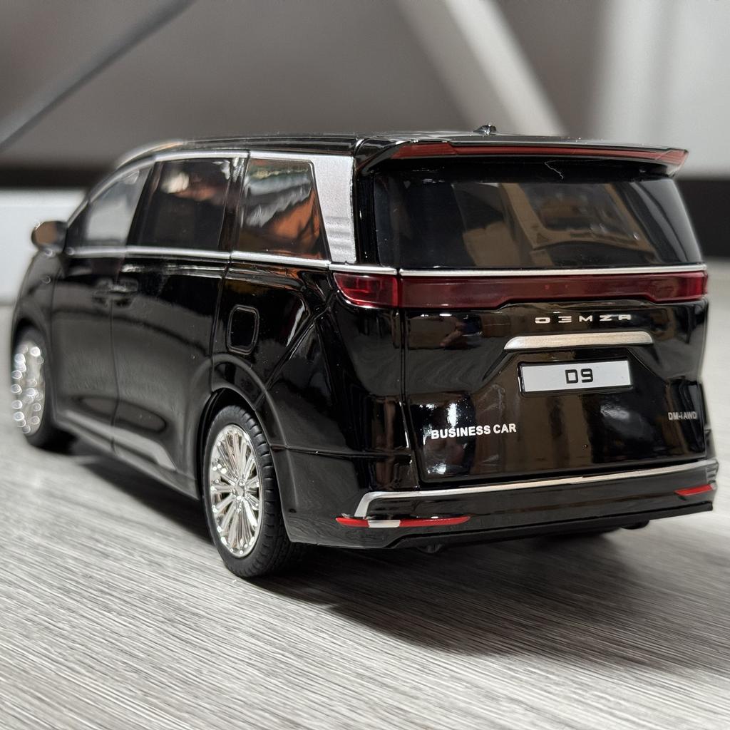 1:24 DENZA D9 New Energy MPV Die Cast Metel Cars Toy Pull Back Model Cars With Sound And Light Home Trendy Toys Ornament Collect
