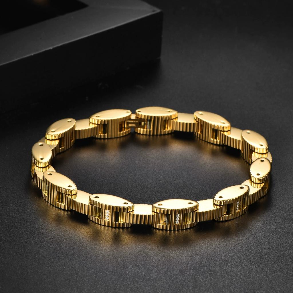 Customizable Oval Link Chain Stainless Steel Bracelet for Men Personalized Luxury Style Cubic Zirconia Inlaid Mens Wrist Jewelry
