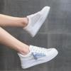Маленькие белые туфли женские туфли 2025 лето новые женские туфли популярные дышащие сетчатые спортивные кеды сетчатые туфли легкая мягкая подошва