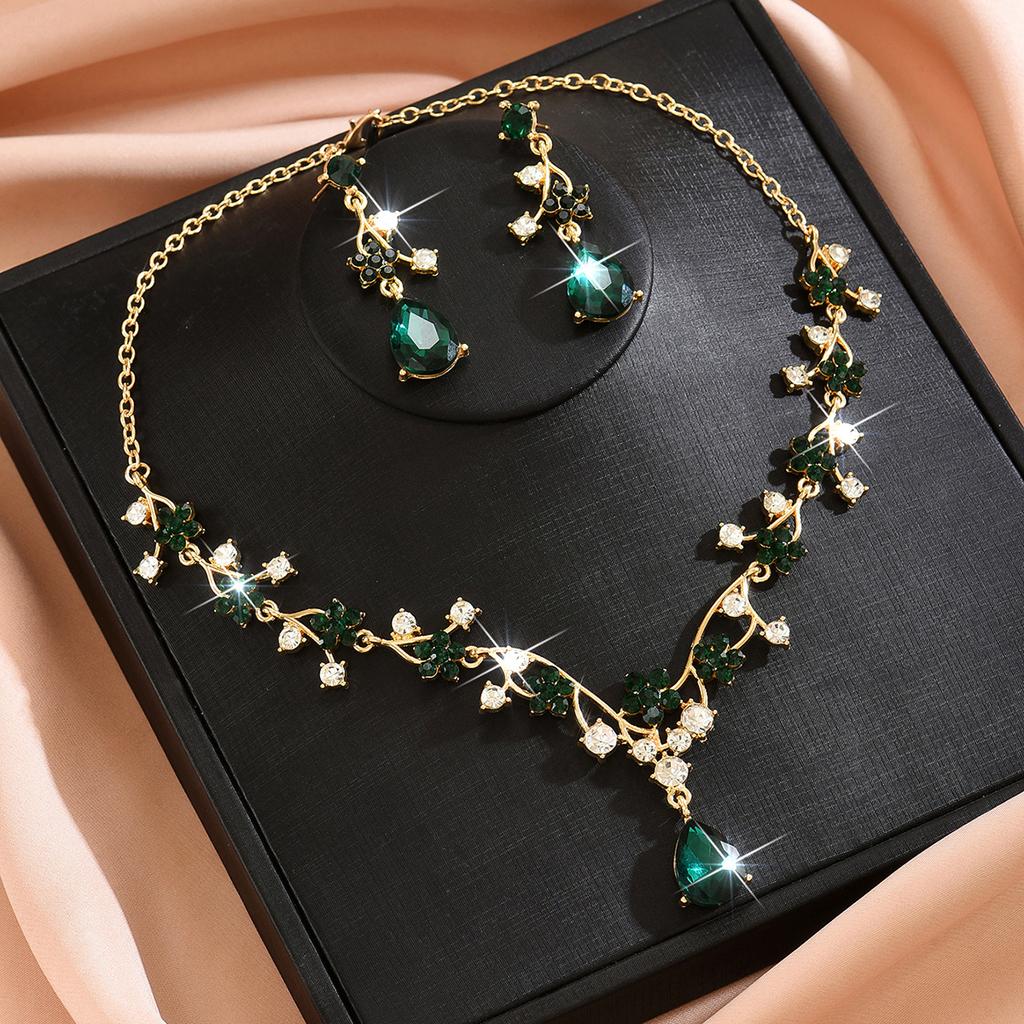 Korean Version Sweet and Lovely Romantic Necklace Earring Two-piece Set Suitable for Taking Wedding Photos and Parties