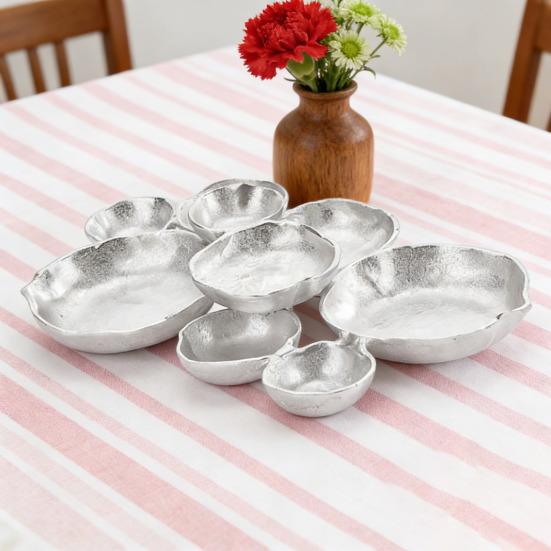 Декоративная сервировочная тарелка с 9 отделениями для закусок, многосекционное блюдо, современный металлический поднос для еды на стол для вечеринок и встреч.