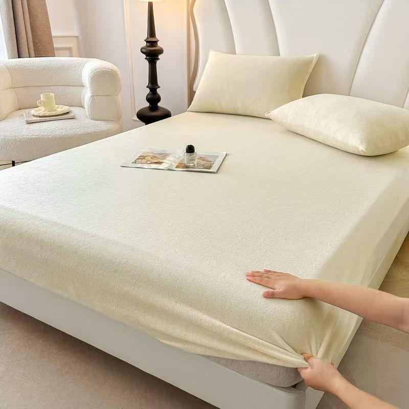 Super Soft Fleece Fitted Sheet - Queen Size - Extra Plush Polar Fleece, No-Pilling - Deep Pocket - All Season Cozy Warmth