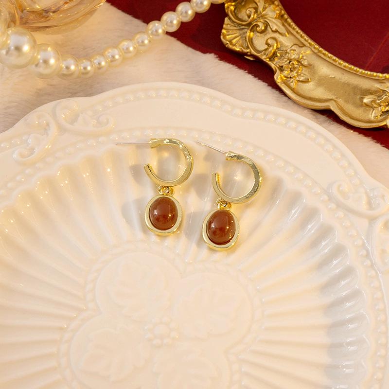 Серебряные серьги-игл с бриллиантами цвета красного вина в форме цветка - французский ретро-стиль с простыми пряжками