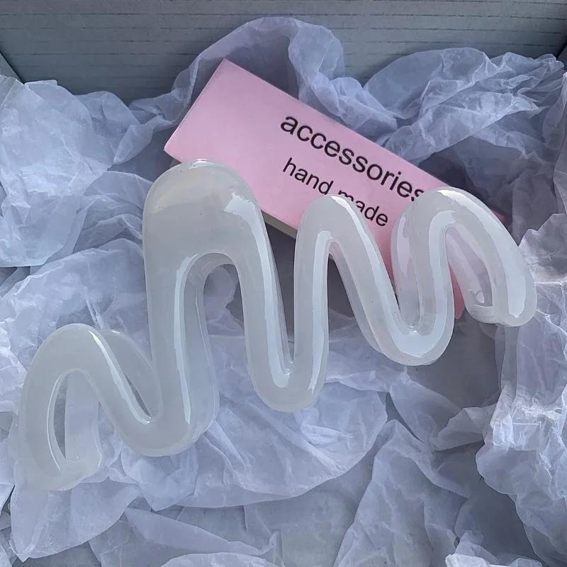 New Colorful Jelly Wave Hair Claw Hairpin Women Girls Fashion Design Korean Sweet Simple Irregular Hair Clip Headwear 2024