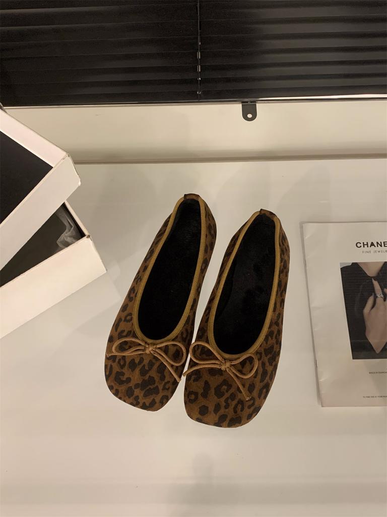 Французские ретро туфли-лодочки на плоской подошве из замши с леопардовым принтом, женская обувь 2025 осень и зима, плюшевые туфли, туфли Doudou