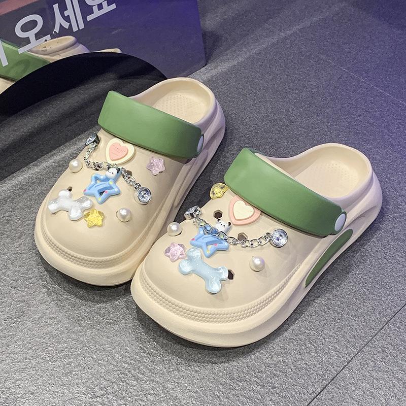 Съемные толстоподошвенные дырчатые туфли для женского лета, новые домашние нескользящие, увеличивающие рост, пляжные мультяшные крутые тапочки для ношения на улице