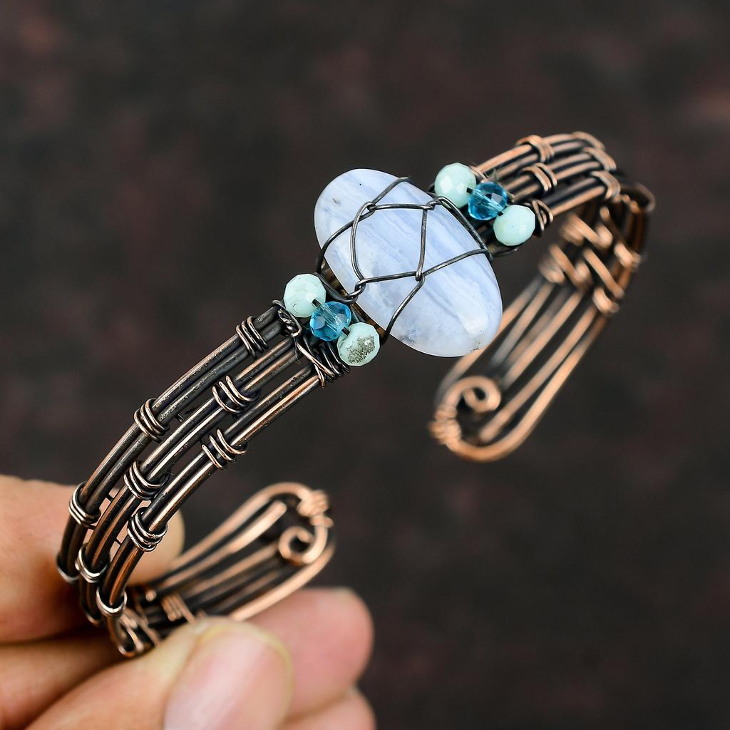 Браслет-манжета из синего кружева с агатом Синий халцедон и швейцарский синий топаз с бусинами Браслет из медной проволоки Ювелирные изделия ручной работы Регулируемый браслет-манжета