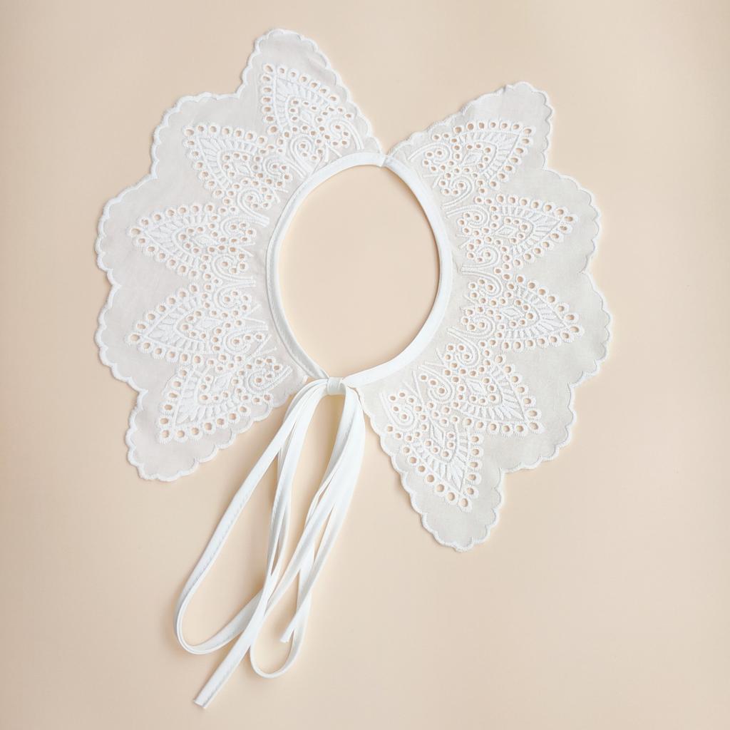 Fashionable and Versatile False Collar Shawl. Soft Material, Elegant Temperament. Can Be Matched with Sweaters, T-shirts and Ski