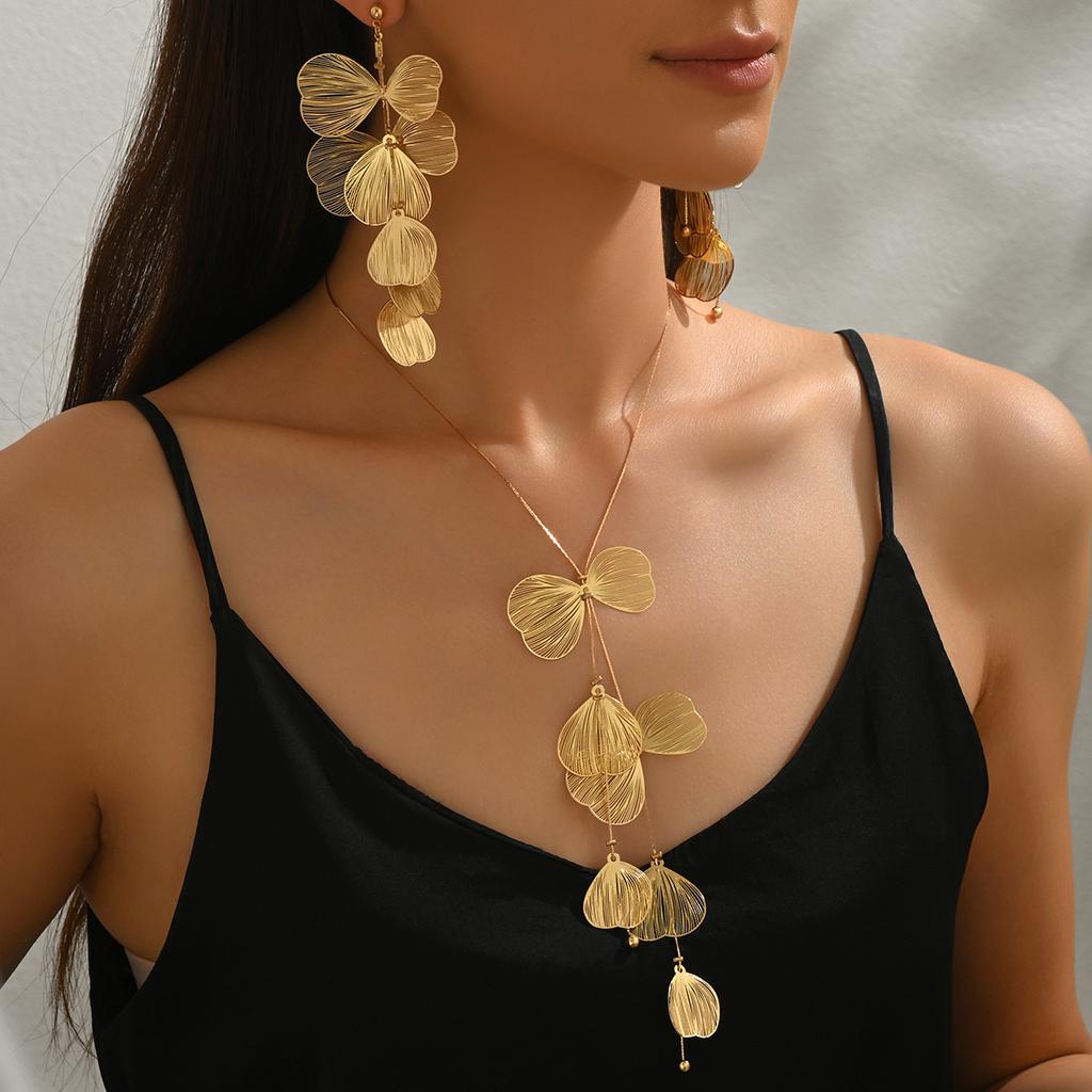 Lacteo Fashion Gold Color Leaf Shape Petals Charm Long Necklace for Women Choker Chest Chain Ladies Party Jewelry Collar Gifts