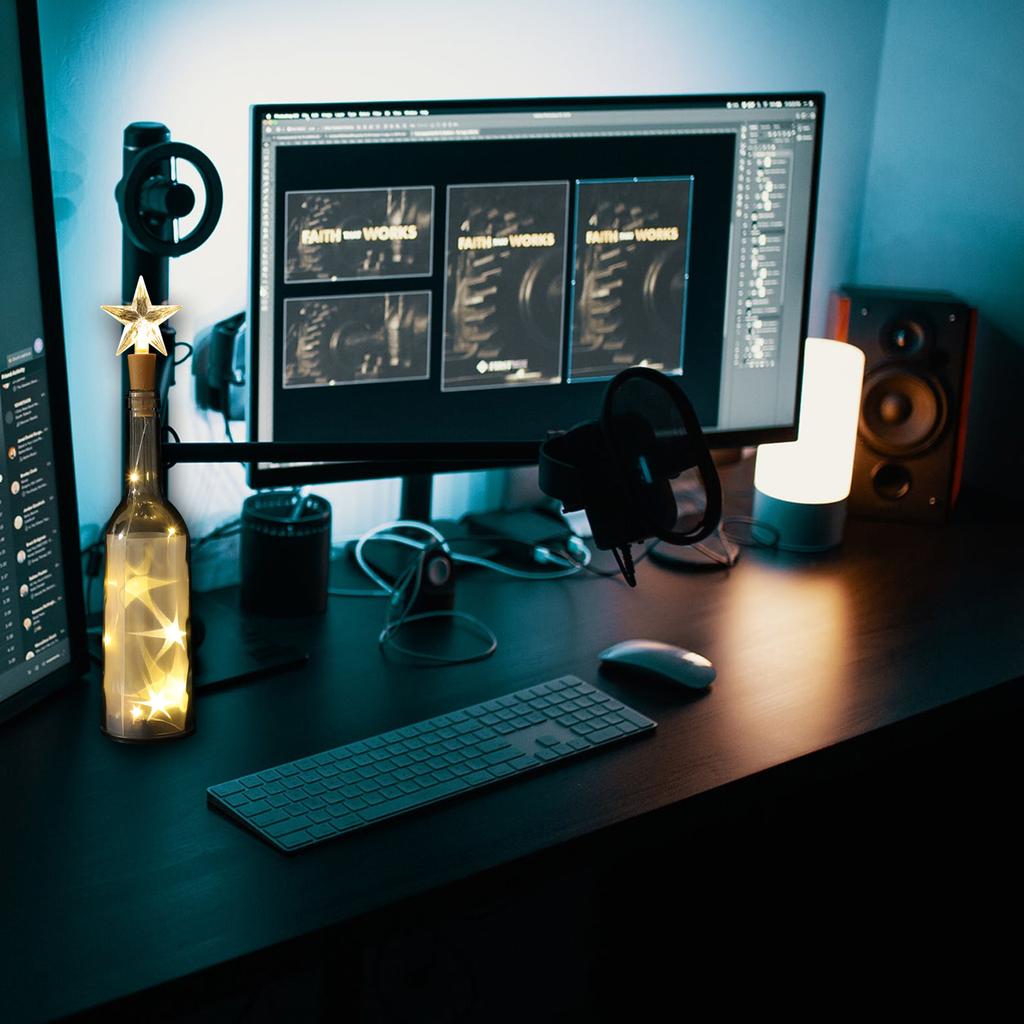 2 шт. фонарный столб, пробка от бутылки, гирлянды на проволоке, работающие от батареек, пластиковый декор в виде звезды