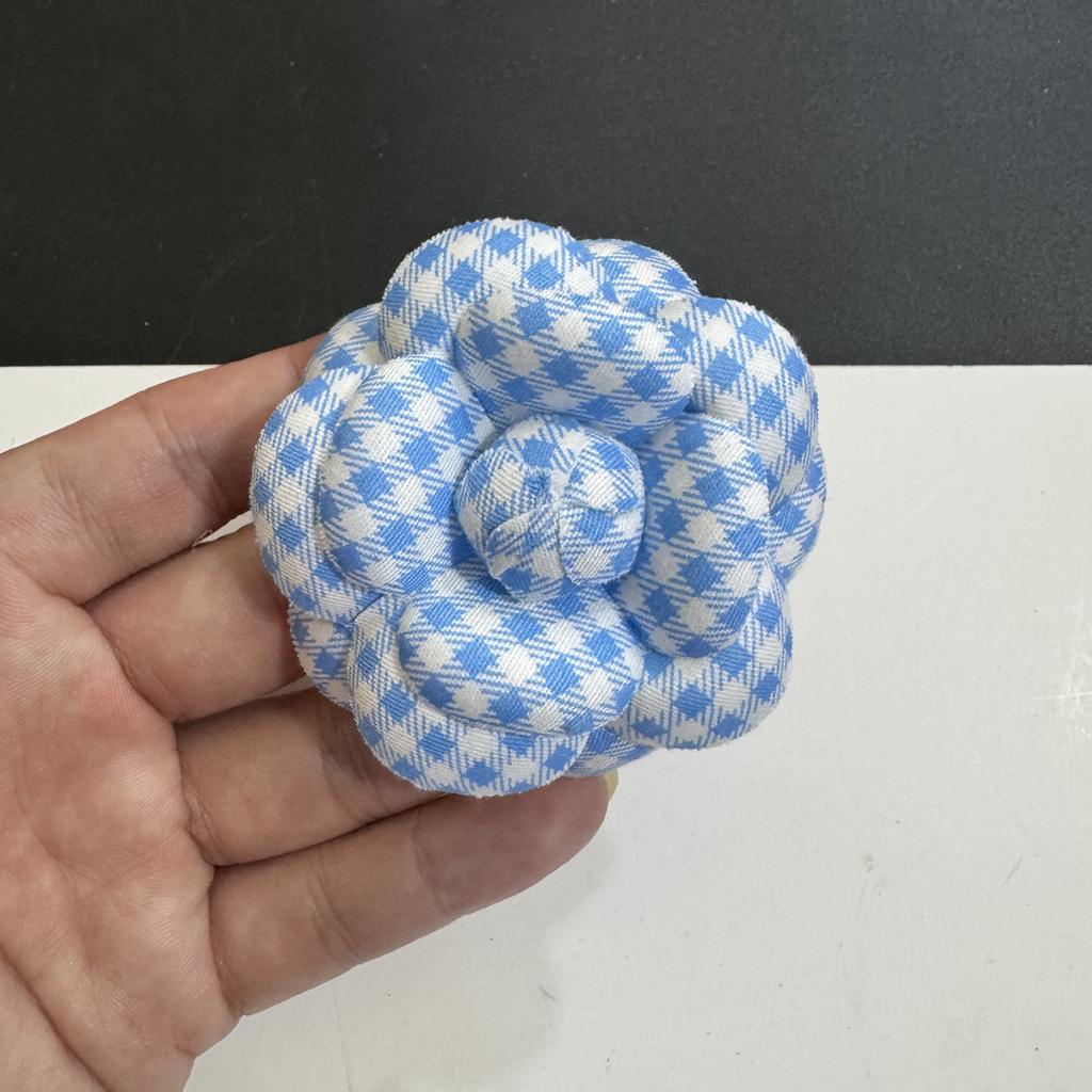 High-End 6.6cm Pu Leather Camellia Children's Fashionable Multi-Color Brooch Pins Small Fragrant Flower Brooch for Anniversary