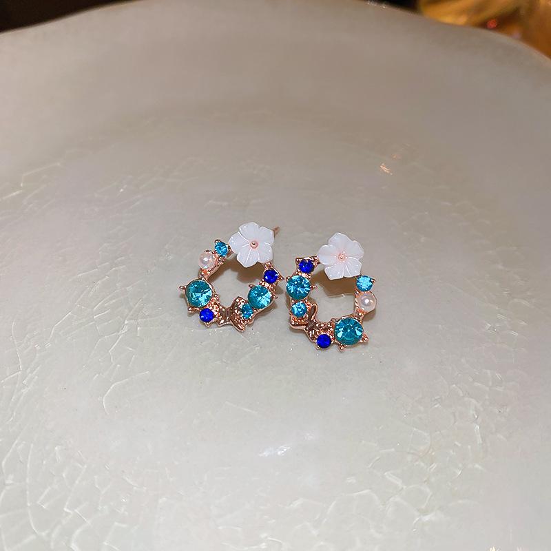 Серьги-кисточки с цветком, инкрустированным бриллиантами 'Серебряная игла' - Элегантные и модные серьги-пусеты высокого класса с уникальным дизайном