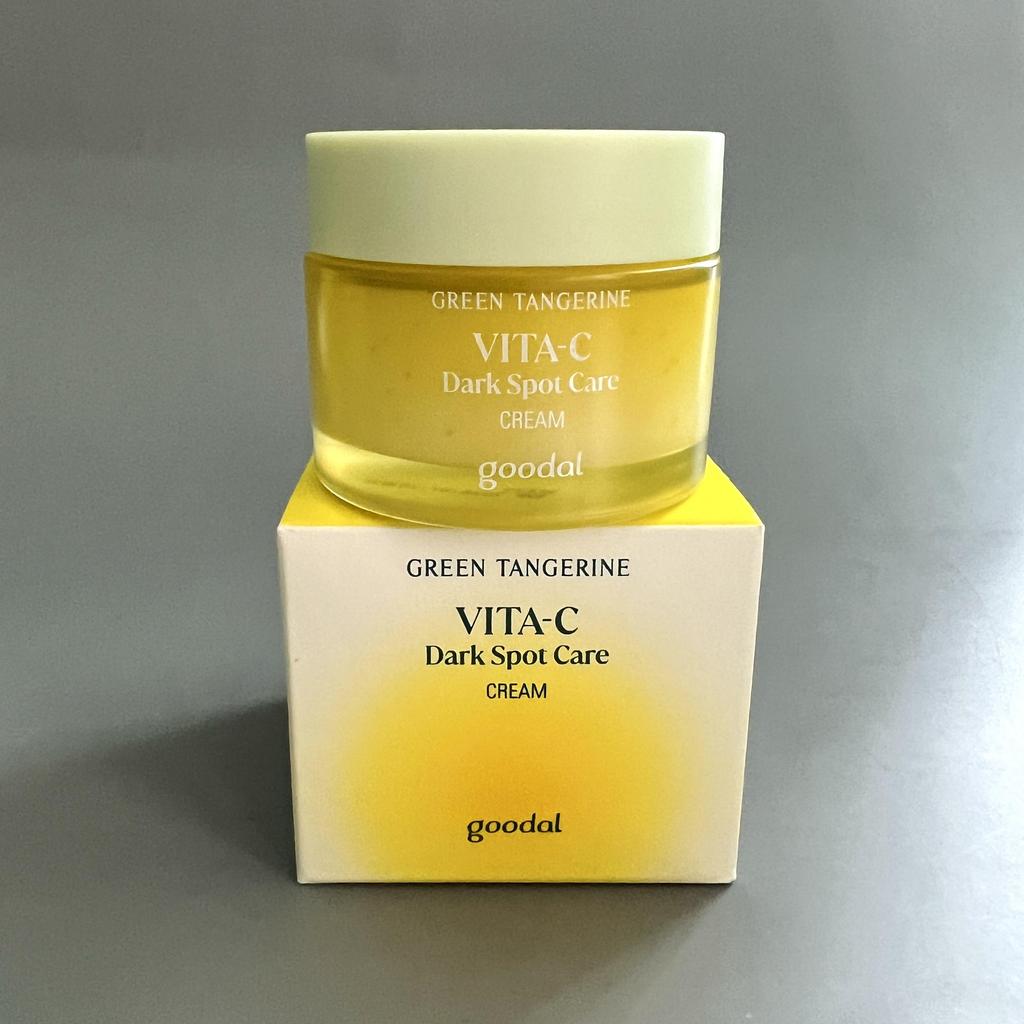 Goodal Набор Green Tangerine Vita C Dark Spot: Сыворотка 40 мл+крем 50 мл+тонизирующий солнцезащитный крем 50 мл+подушечка