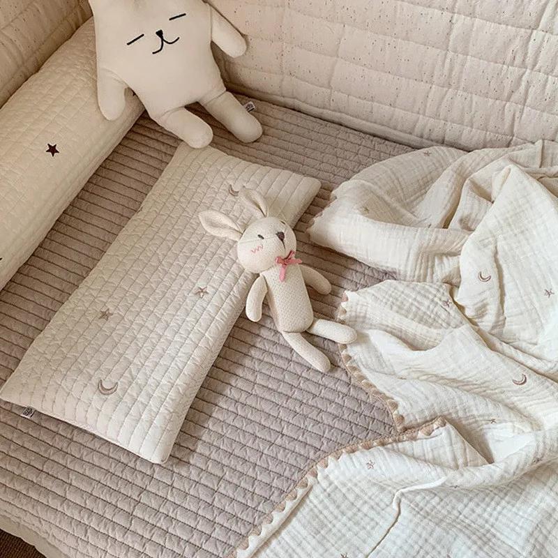 Подушка плоская из чистого хлопка для новорожденных, стеганая, с вышивкой мультяшных белки и медведя, дышащая и мягкая