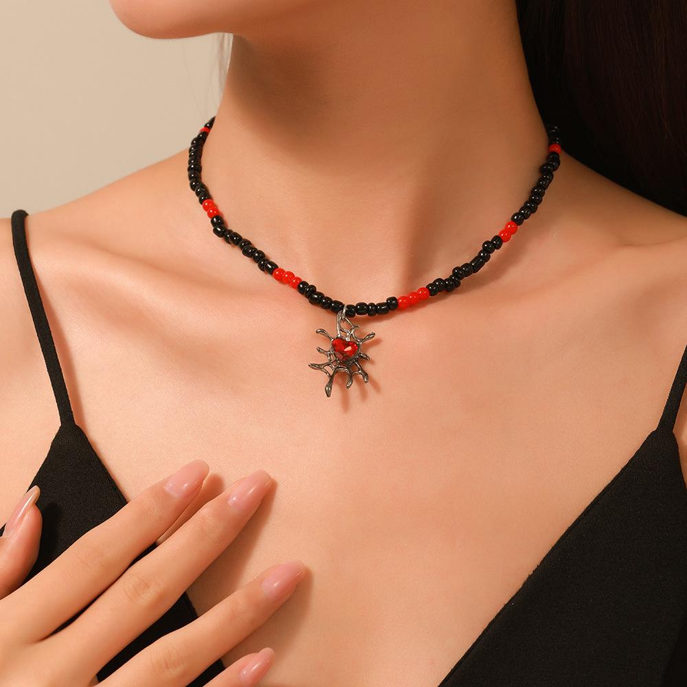 Halloween beaded necklace, personalized pumpkin skull alloy pendant, rice bead collarbone chain jewelry.