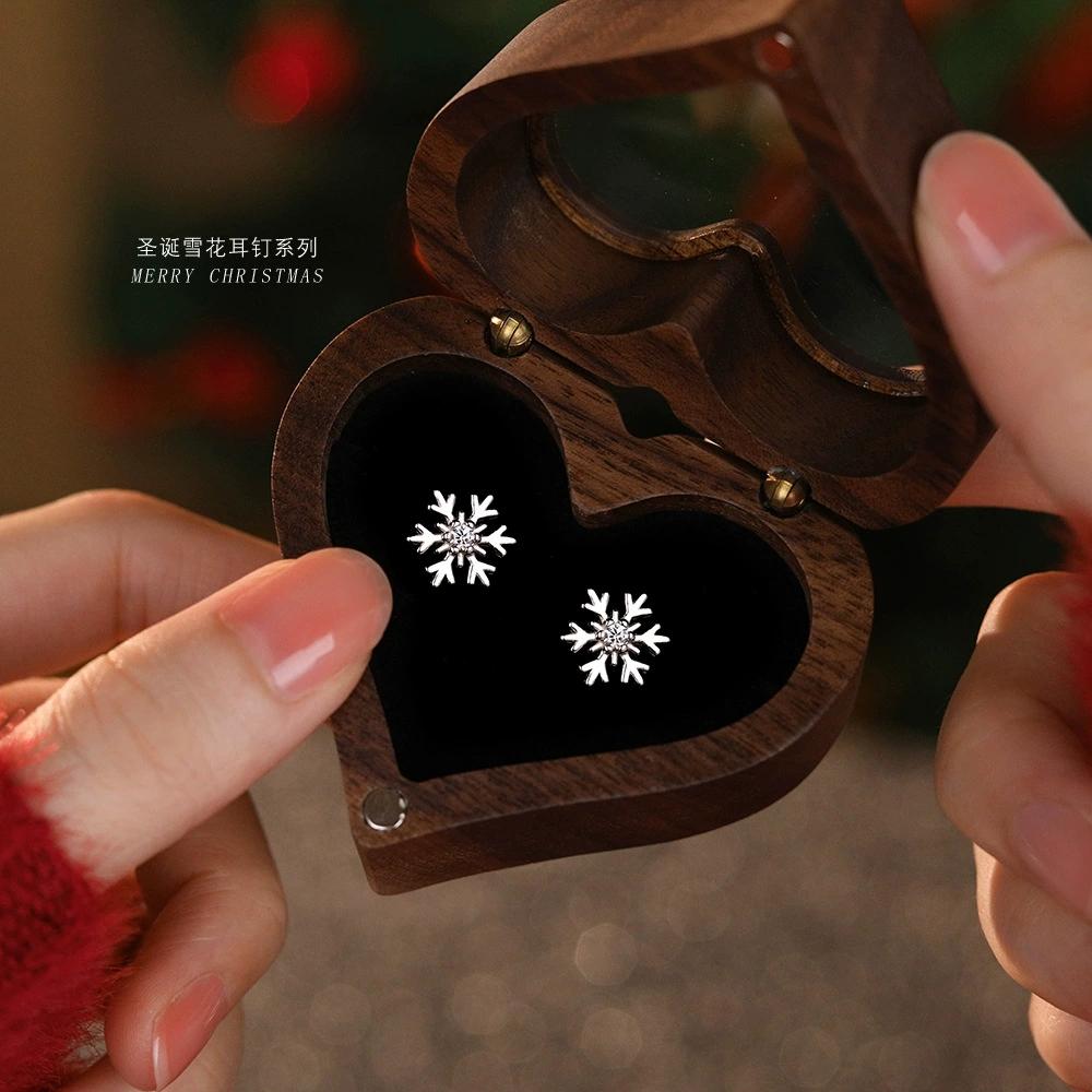 E173 -S925 Sterling Silver Snowflake Series Earrings for Women Fashionable Light Luxury Design Christmas Jewelry Gift