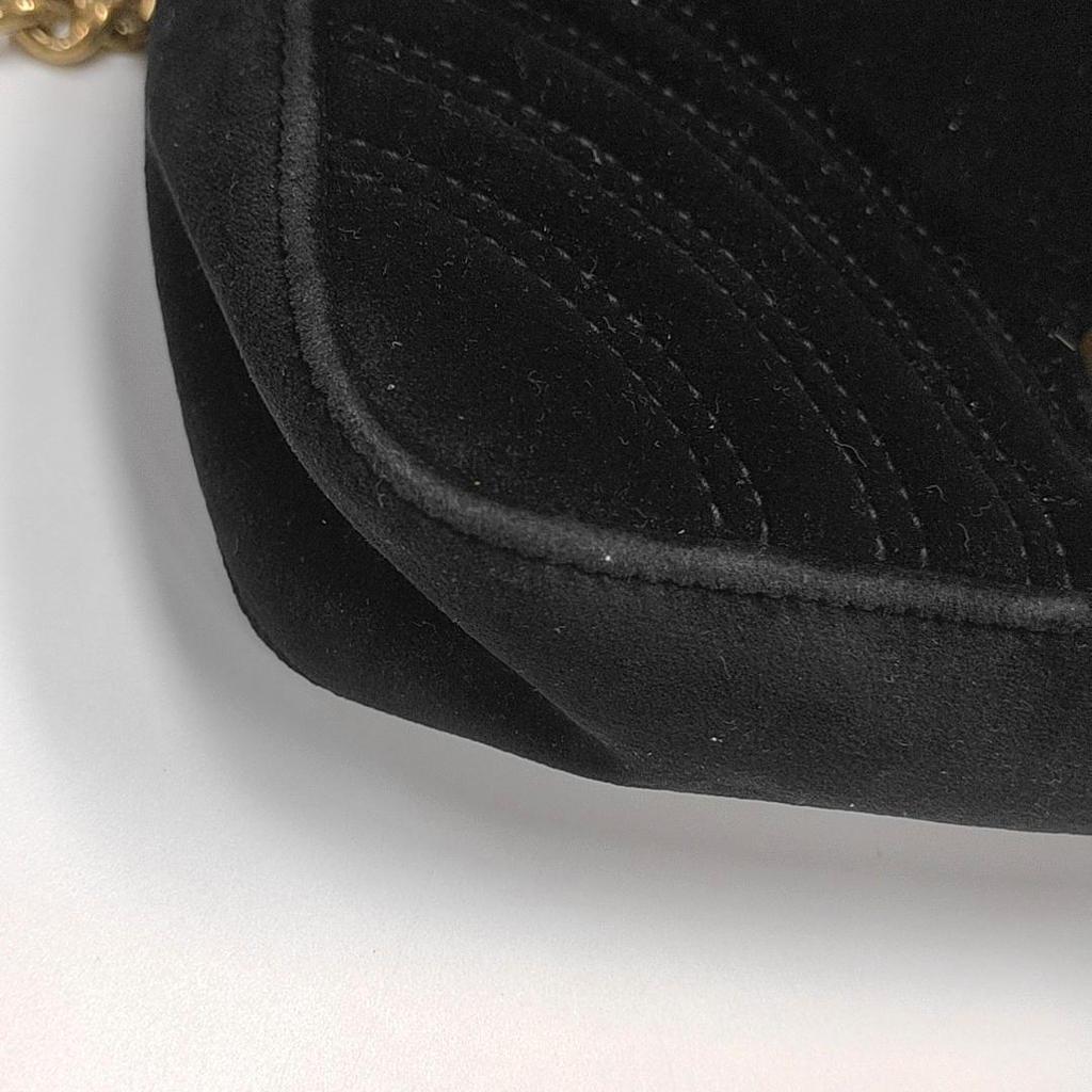 [Pre-Owned] GG Marmont Series Vintage Logo Chain Quilted Velvet Mini Crossbody Bag - Very Good #P6DIDQ