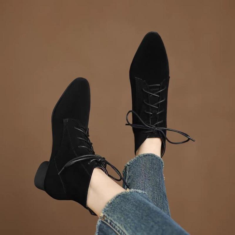 Повседневная спортивная обувь, демонстрирующая ноги, маленькие короткие ботинки, женские осенне-зимние новые остроносые ботинки на толстом каблуке, с плоской мягкой подошвой, ботинки Мартин женские