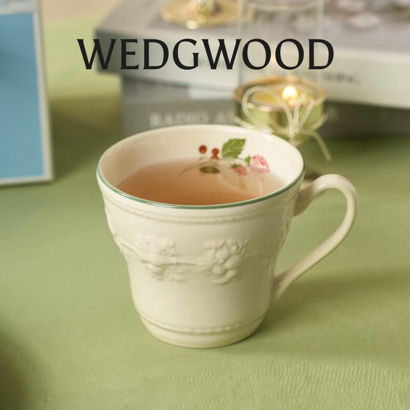 Wedgwood Кружка 'Счастливого праздника', малиновая