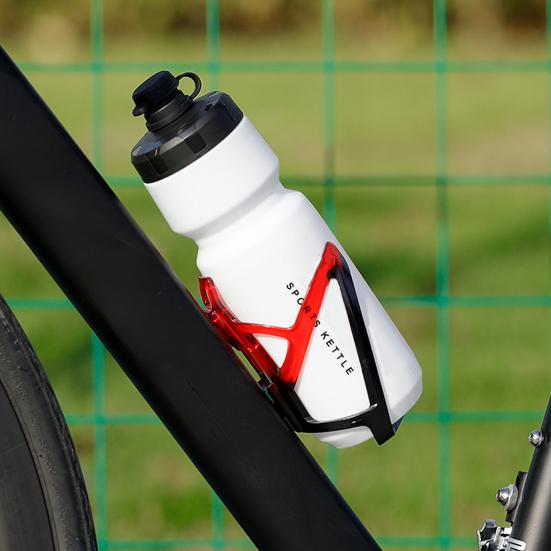 Велосипедная бутылка для воды емкостью 720 мл с уплотняющим носиком прессового типа, пищевой класс, не содержит бисфенола-А, герметичная конструкция, удобная бутылка для воды с захватом