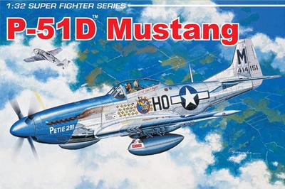 Пластиковая модель 1/32 американского армейского самолета Mustang P-51D времен Второй мировой войны PLATZ DR3201