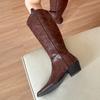 Женские сапоги до колена, брендовые модные кожаные туфли с острым носком и средним каблуком, зимняя трендовая обувь 2025 года в готическом стиле, туфли-лодочки Chelsea Party Botas Mujer