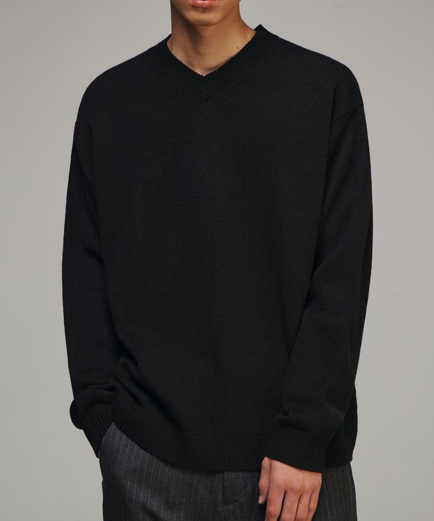SIGNATURE V-Neck Relaxed Knit [Black]