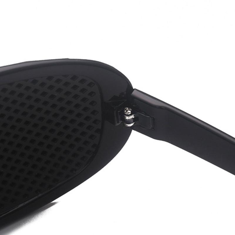 Стильные солнцезащитные очки-пинолы с многодырчатым узором для модного визуального эффекта Легкая поликарбонатная оправа Унисекс-дизайн