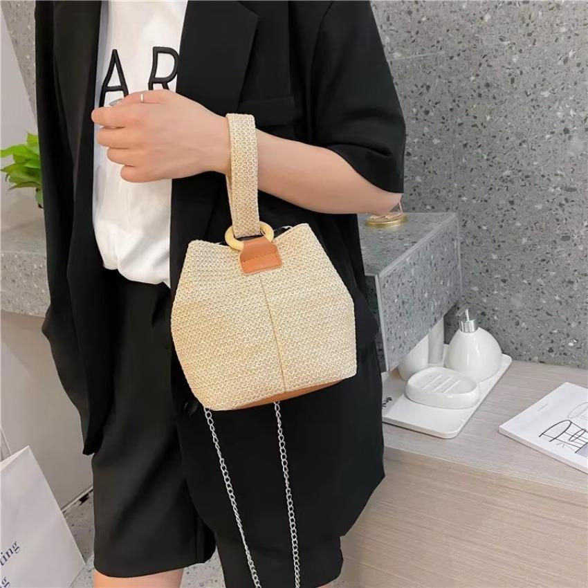 1 Pcs Women's Handheld One Shoulder Diagonal Straddle Bag Summer New Fashion Versatile PP Woven Chain Bucket Bag