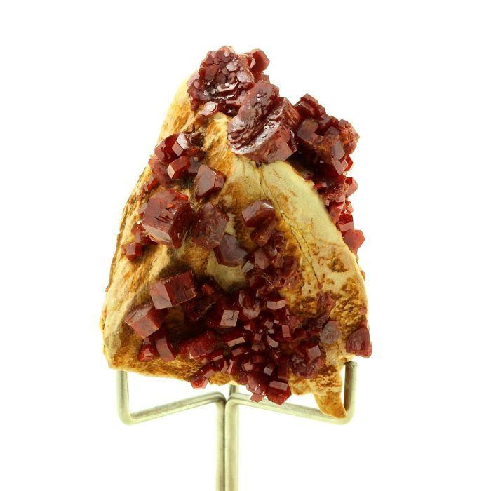 Pierres et Minéraux. Vanadinite. 245.70 ct. Mibladen, Maroc.