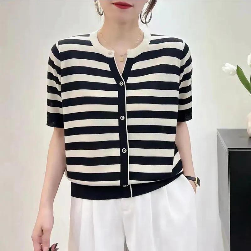 Новый стильный полосатый кардиган с V-образным вырезом - большой размер, свободный вязаный свитер с короткими рукавами