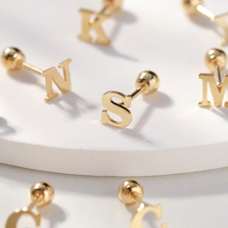 MCEL Базовый пирсинг с инициалом 14K/18K