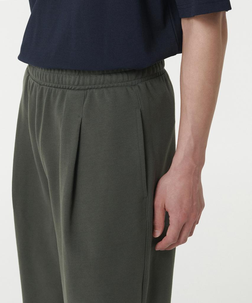 MUSINSA STANDARD Double Knit One-Pleat Wide Sweat Shorts [Khaki]