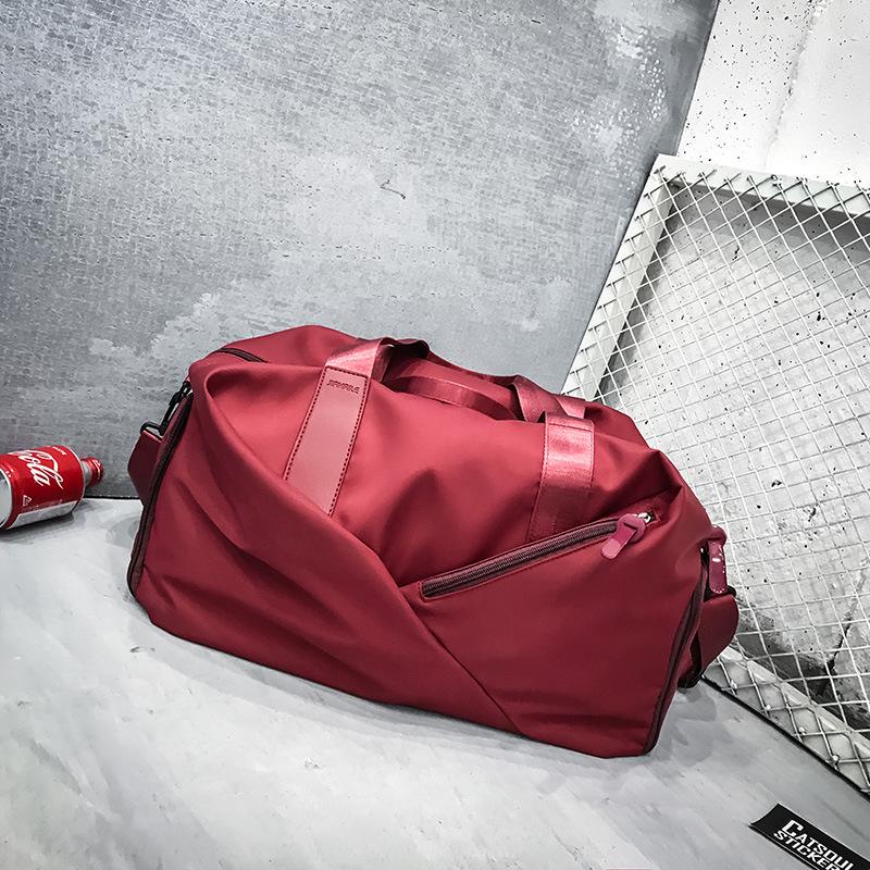 Самая продаваемая дорожная сумка: Просторная наплечная сумка-тоут для разделения влажного и сухого для коротких деловых поездок