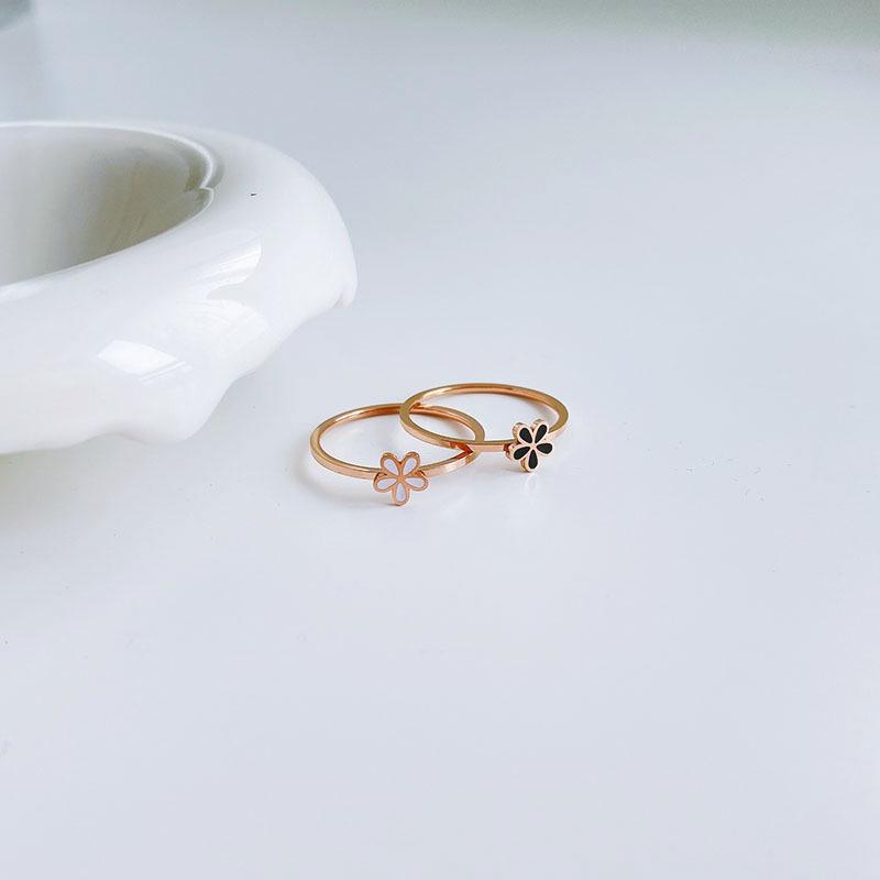 Корейское кольцо из титановой стали с черно-белой маргариткой — минималистичный, шикарный дизайн для женщин, модный стиль для указательного пальца.