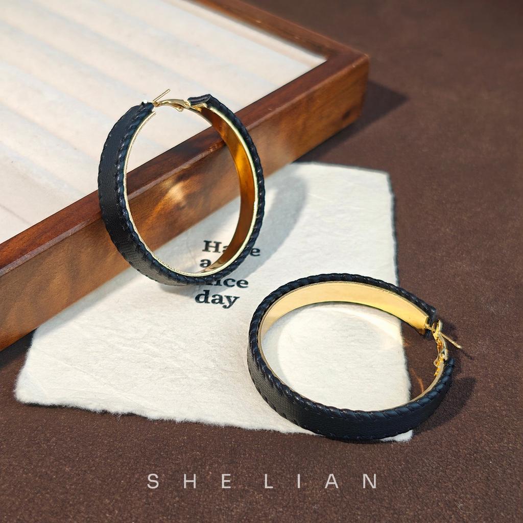 Exaggerated personality leather metal circle earrings, high-end sense retro niche earrings, unique temperament fashion earrings women