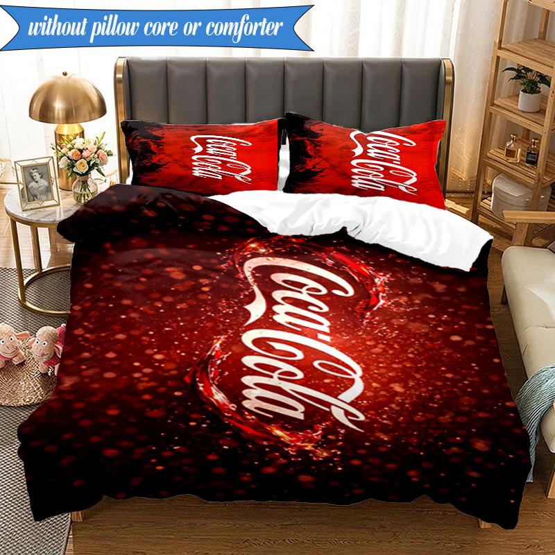3 шт. Постельное белье с дизайном Coca-cola, 2D-печать (Включает 1 пододеяльник + 2 наволочки (без наполнителя)), Декор спальни, Подарок-вентилятор