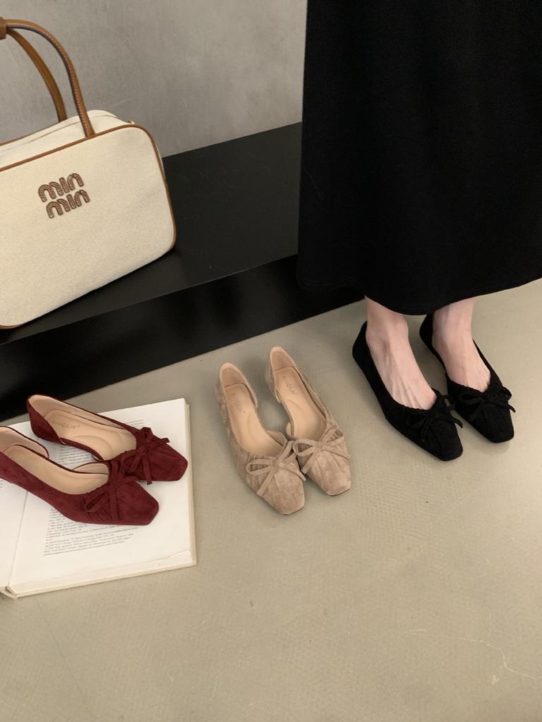 2025 autumn new shallow mouth single shoes Korean version temperament bow small square head side empty not tired feet women's shallow mouth single s