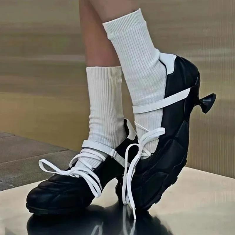 Модный дизайнер Туфли-балетки на каблуке Женские с круглым носком Крест на шнуровке Необычная обувь Спортивный стиль Серебристые Брендовые Туфли на низком каблуке