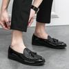 Модные мужские кожаные лоферы с кисточками, повседневная обувь для отдыха на природе, модные мужские туфли для вождения, мужские туфли на плоской подошве, свадебные туфли для мужчин