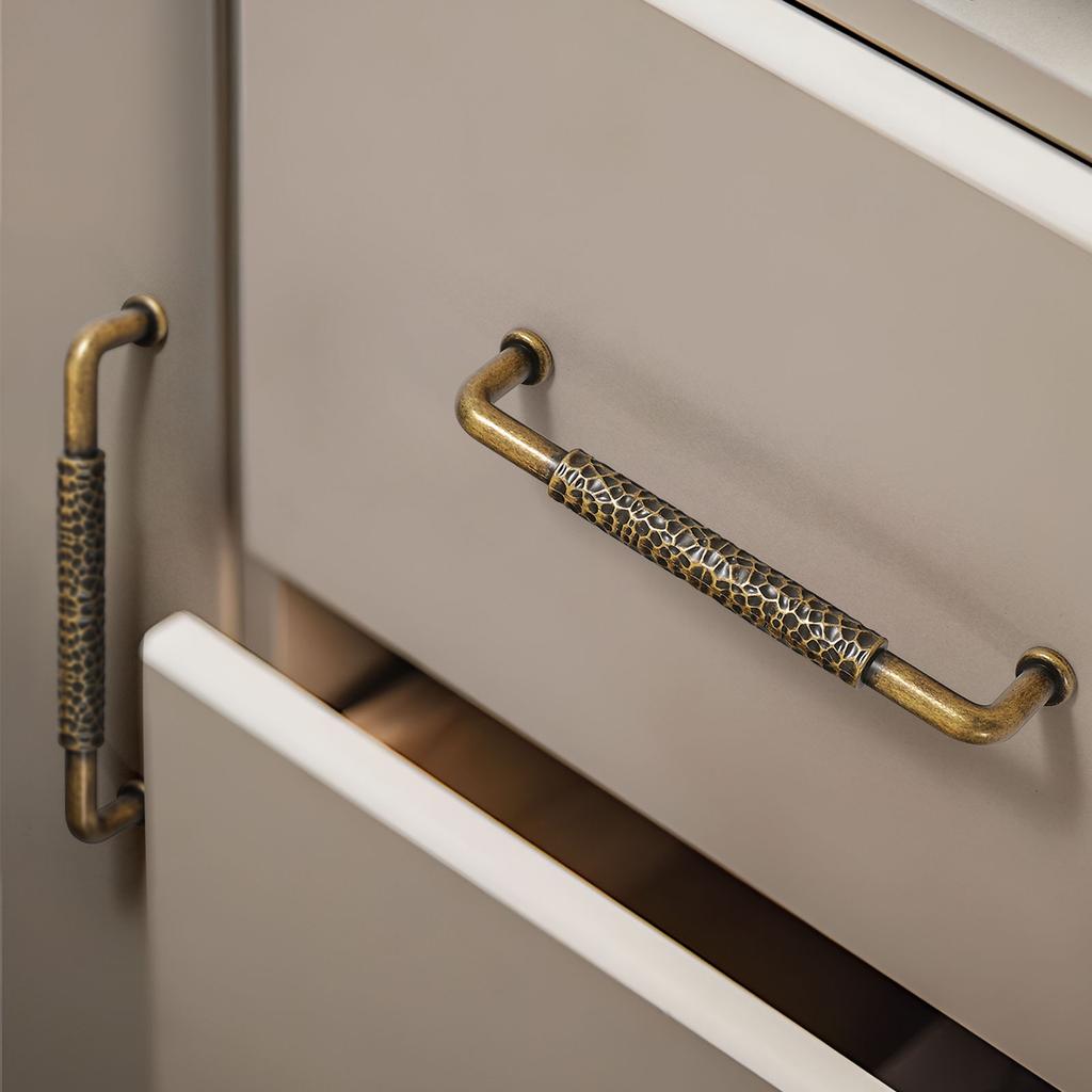 Antique Zinc Alloy Cabinet Door Handles Cabinets Wardrobes Wine Cabinets Pull Drawer Knobs and Furniture Hardware