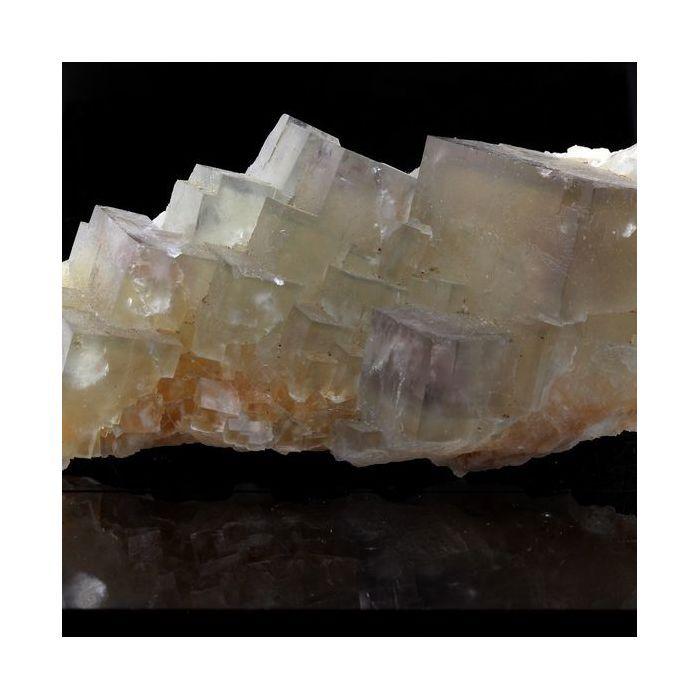 Pierres et Minéraux. Fluorite. 1280.0 ct. L'Avellan mine, Var, France.