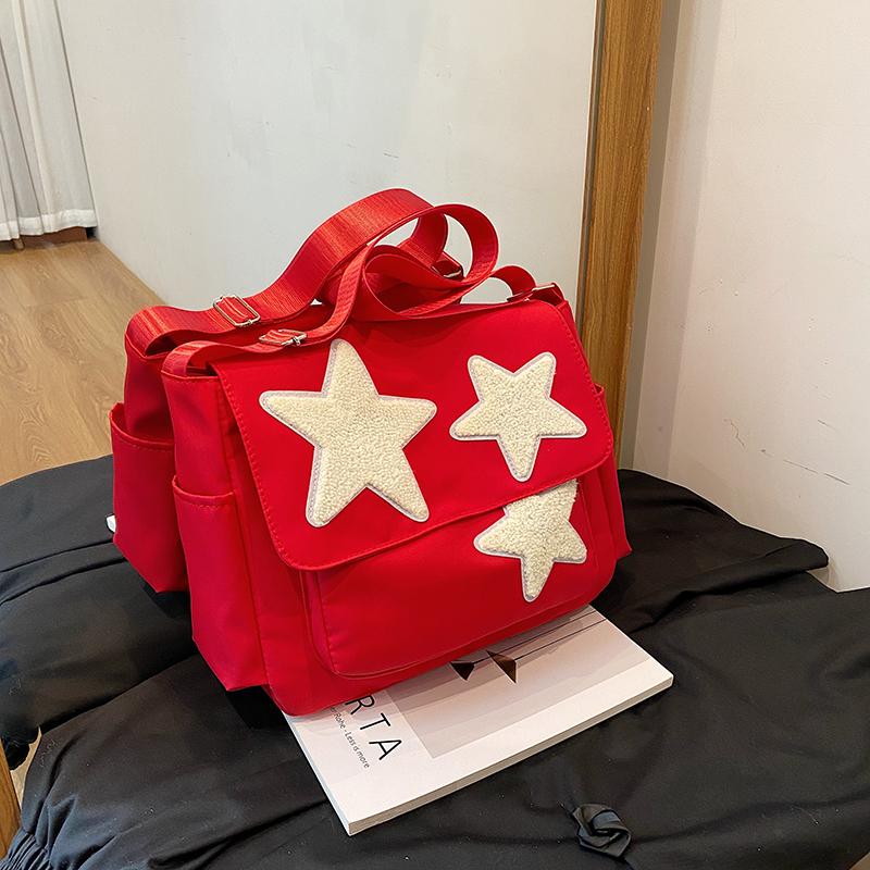Сумка через плечо с контрастным узором в виде звезд, модная повседневная, удобные лямки, большая вместимость.