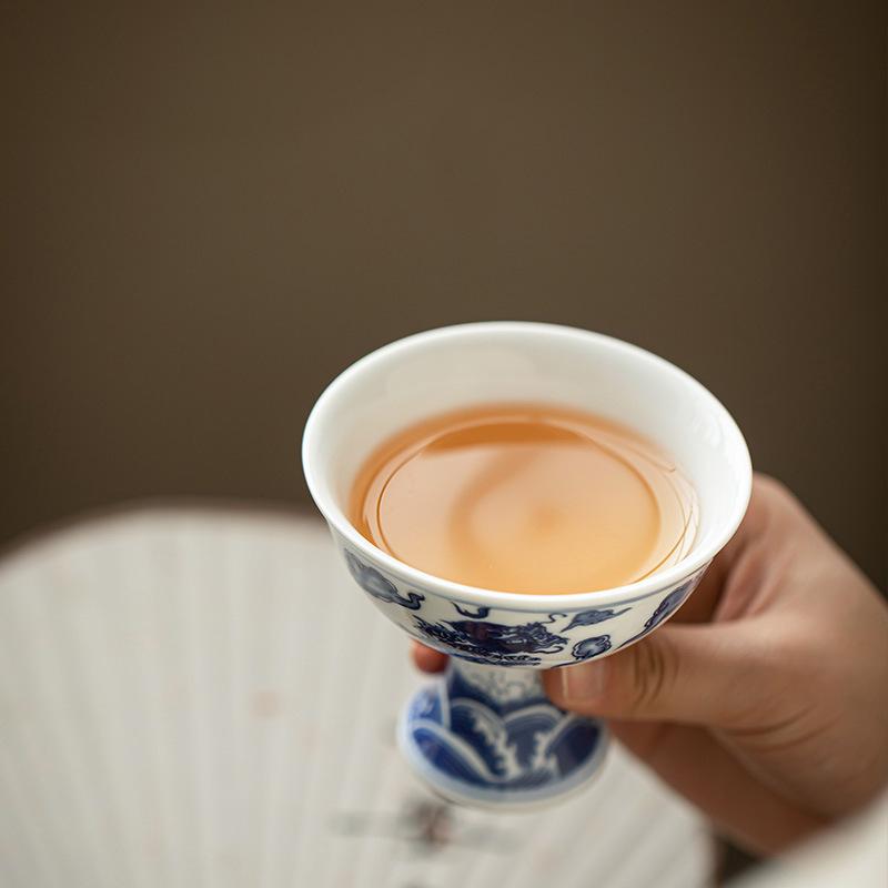 Мастер-чашка с узором синего и белого дракона, керамическая чашка на высокой ножке, чайная чашка, высококлассная для личного пользования, одиночный набор для чая кунг-фу, чайная пиала