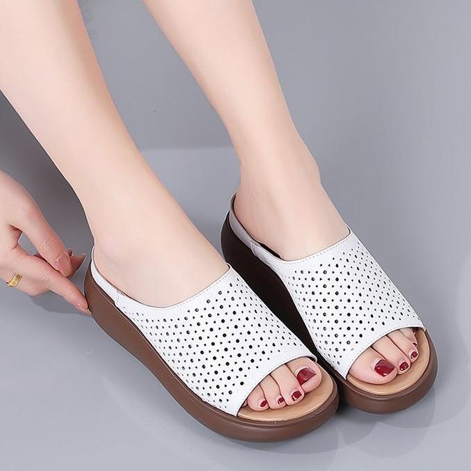 Мягкая кожаная обувь с дырочками, женские летние тапочки с отверстиями, повседневная обувь из бисквита, верхняя одежда в стиле ретро, ​​женские тапочки на толстой подошве