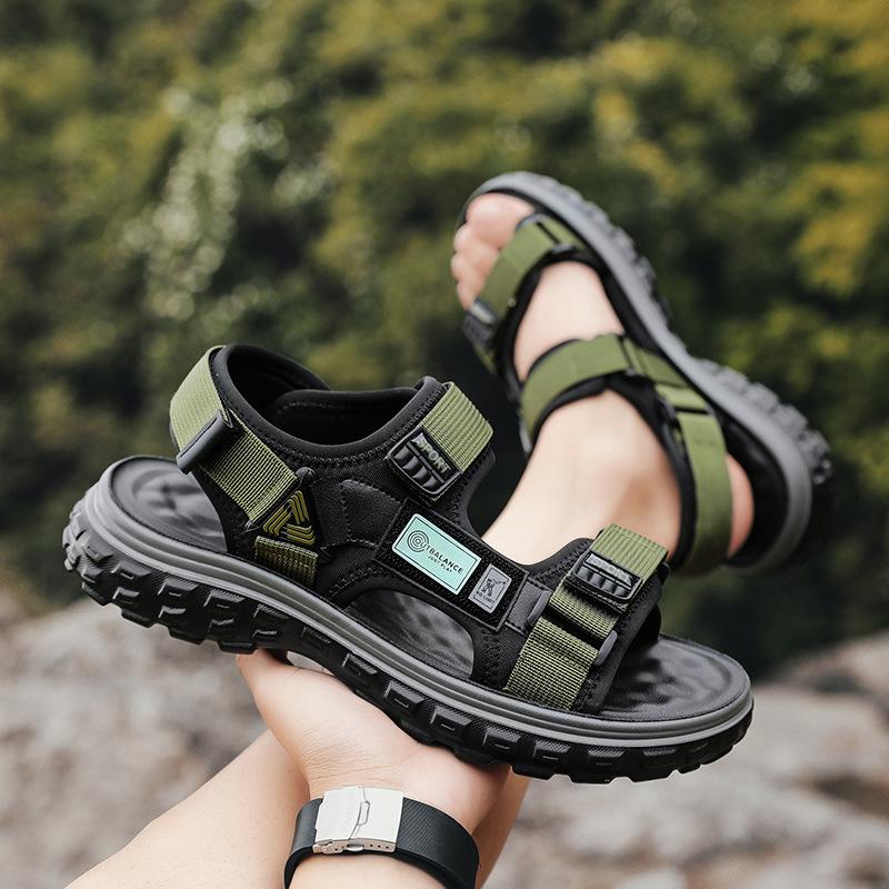 2024 summer outdoor breathable non-smelly feet Vietnamese sandals men's trendy casual non-slip outdoor beach men's shoes