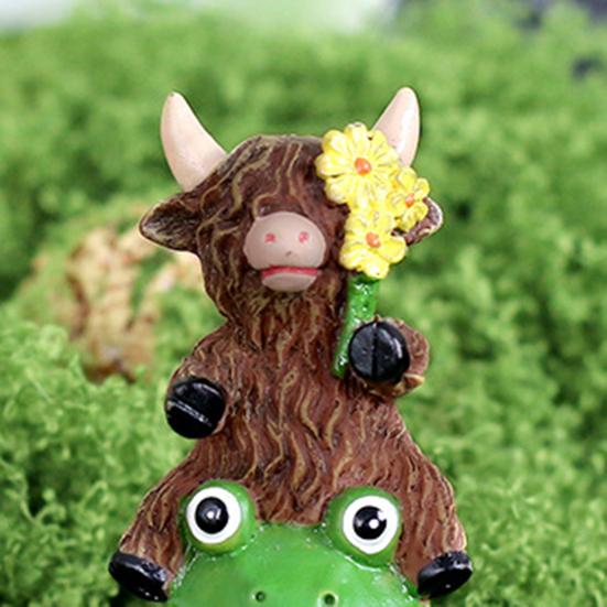 Garden Highland Cow Figurine Resin Highland Cow on Mushroom/Snail/Frog Statue for Patio Balcony Lawn Yard Decor