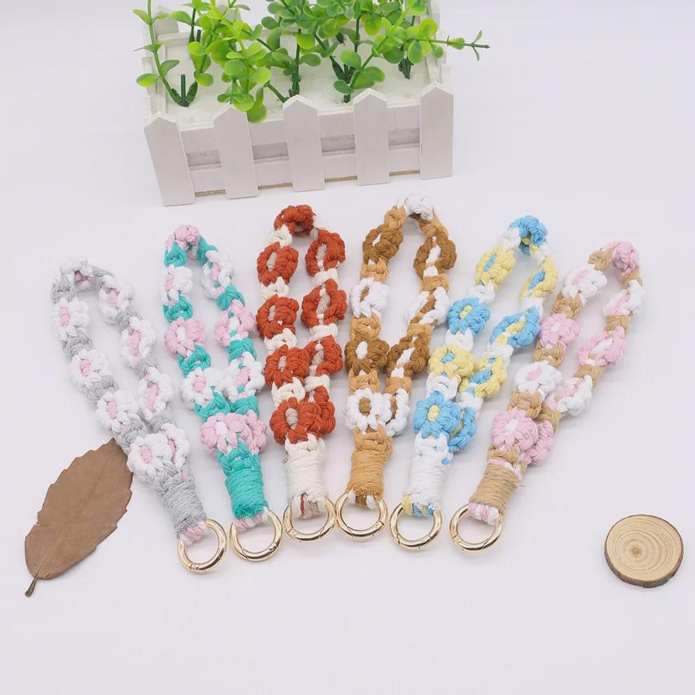 Сплетенный вручную брелок для ключей и телефона в виде хризантемы