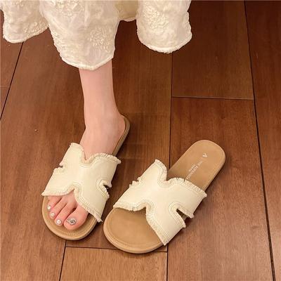 Женские новые серебристые кожаные тапочки 2025 года, носить крутые тапочки на улице, пляжные сандалии на улице летом