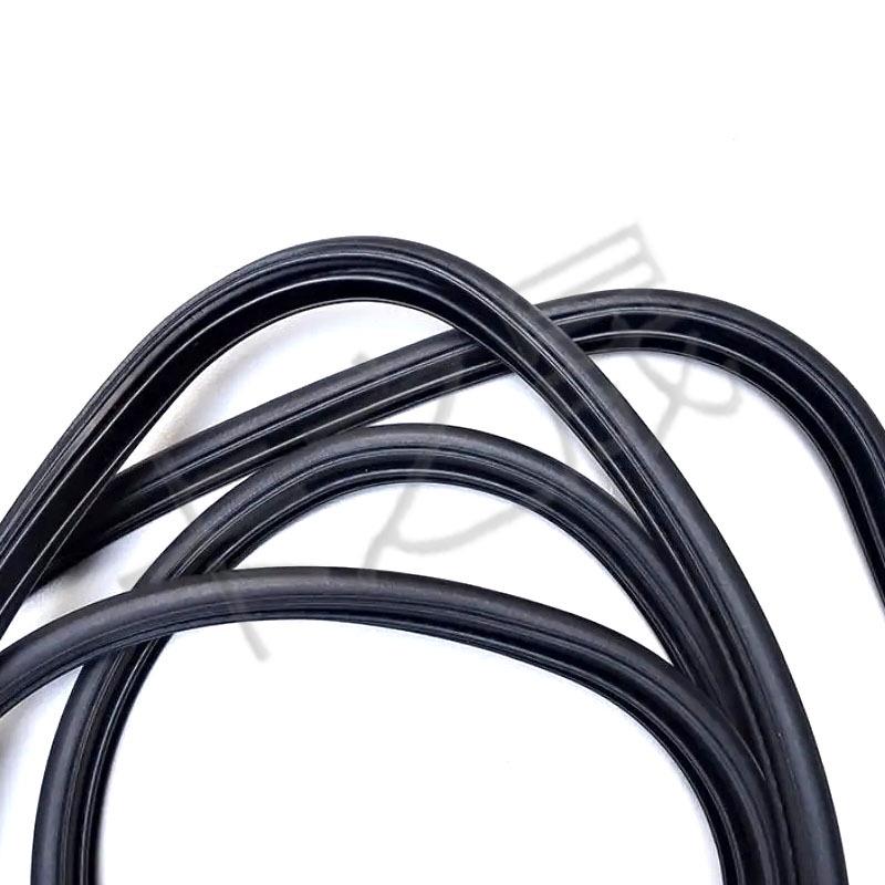 Уплотнительная лента стекла люка Mitsubishi Cheetah MR100655